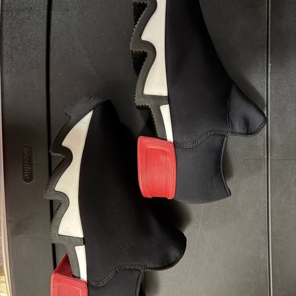 Iris Women's Sneakers in Black with Red Highlights - Picture 1 of 4